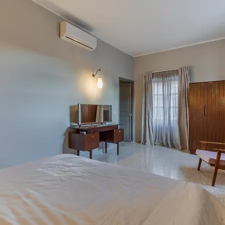 Stylish Retro Apartment *