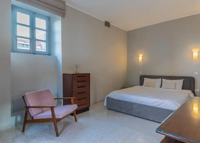 Stylish Retro * Floriana