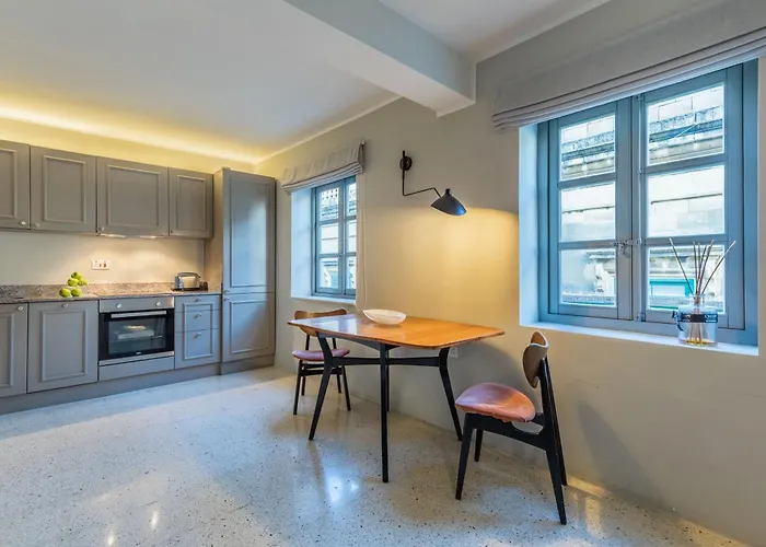 Stylish Retro * Floriana